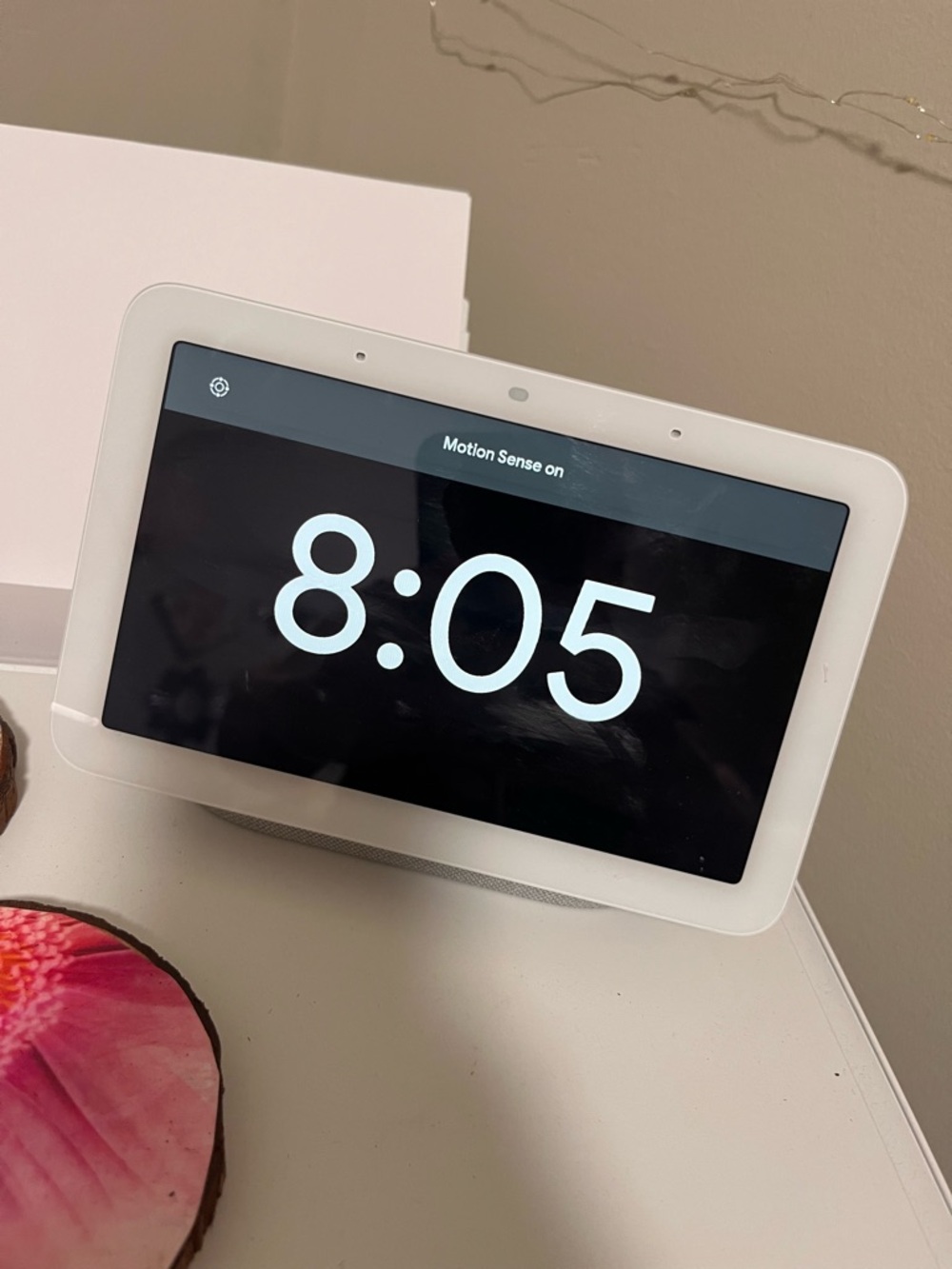 Google Smart Display in White with Gray Speaker Base